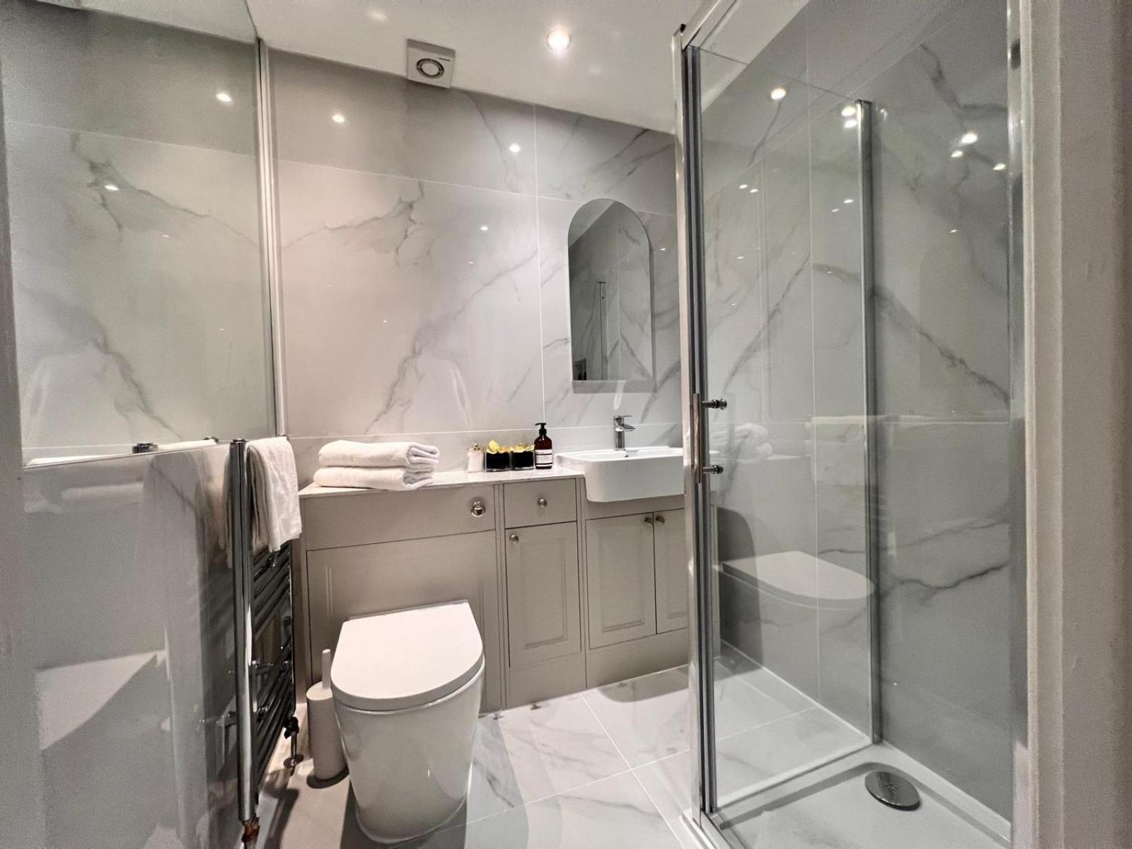 Elegant 1 Bedroom Flat Near Harrods Londra Esterno foto