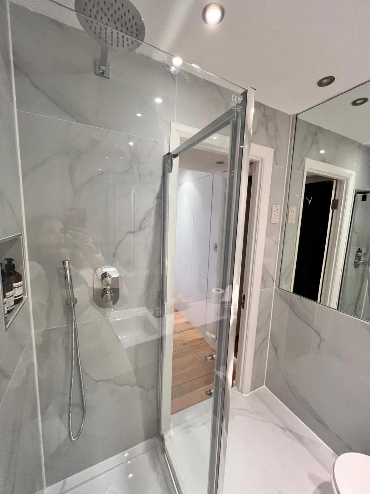 Elegant 1 Bedroom Flat Near Harrods Londra Esterno foto