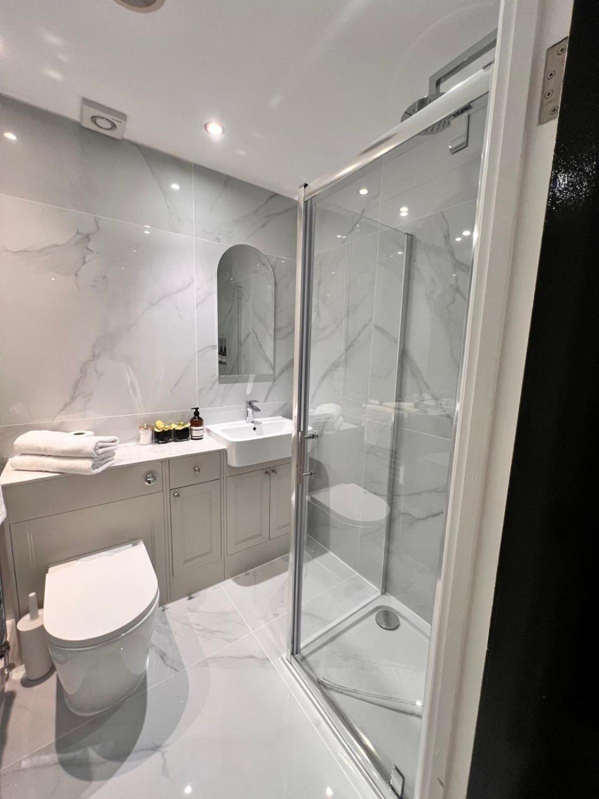 Elegant 1 Bedroom Flat Near Harrods Londra Esterno foto