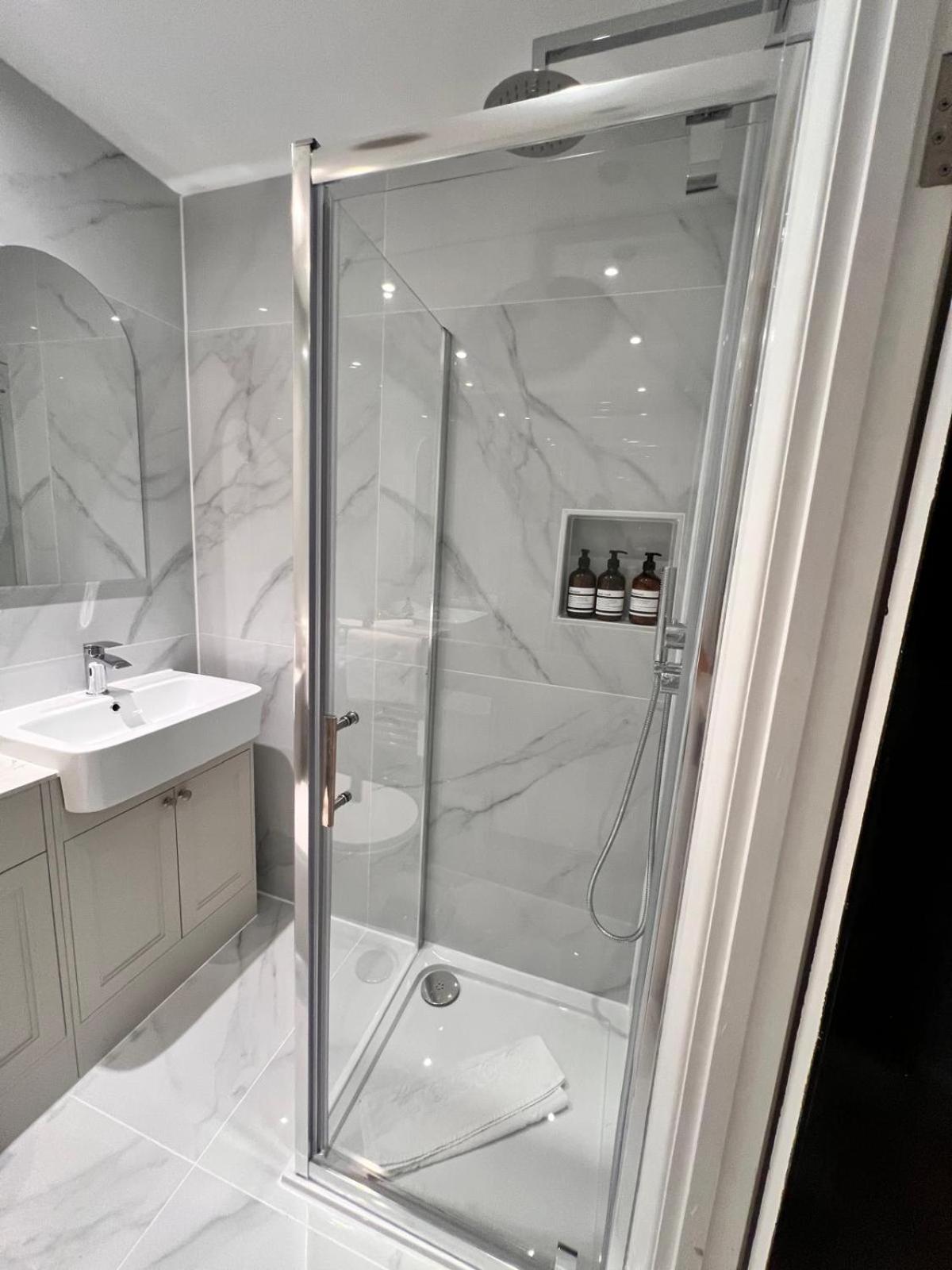 Elegant 1 Bedroom Flat Near Harrods Londra Esterno foto